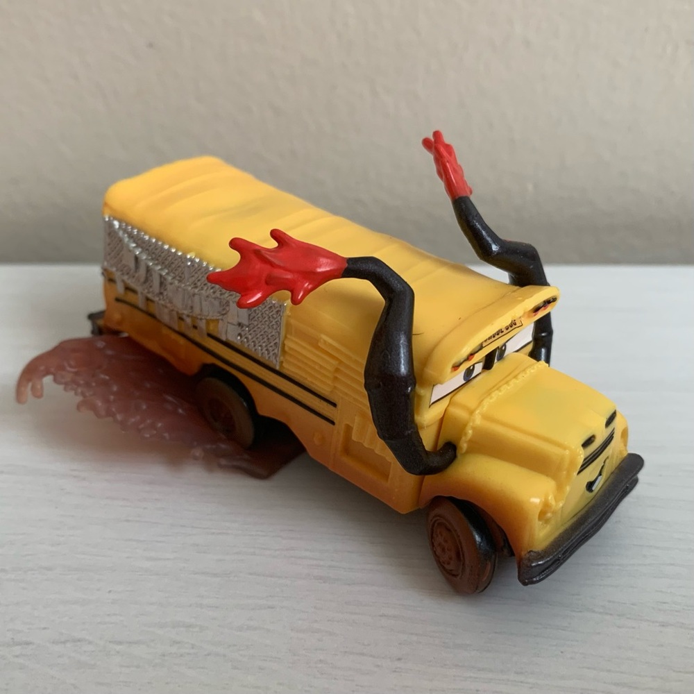 Disney Pixar Cars 3 Splash Racers MISS FRITTER School Bus Plastic Toy